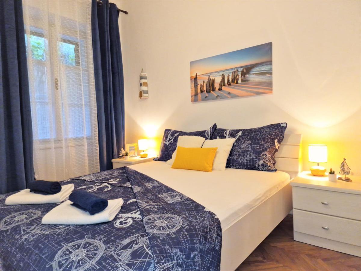 Pirates' Bay Apartment - Omiš Buitenkant foto
