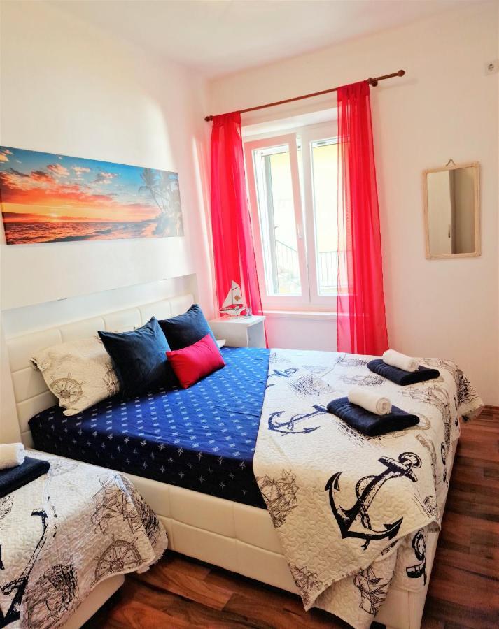 Pirates' Bay Apartment - Omiš Buitenkant foto