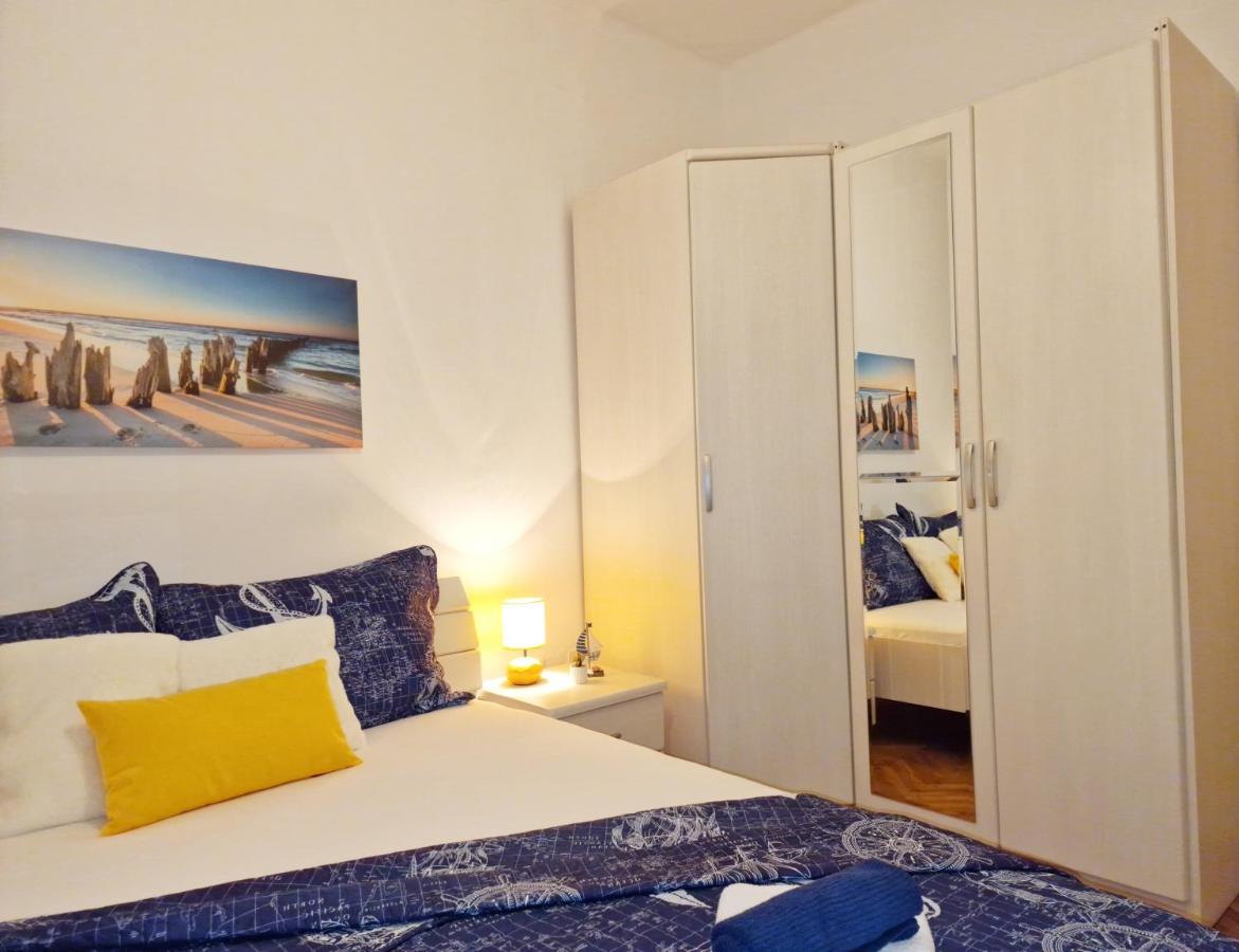 Pirates' Bay Apartment - Omiš Buitenkant foto