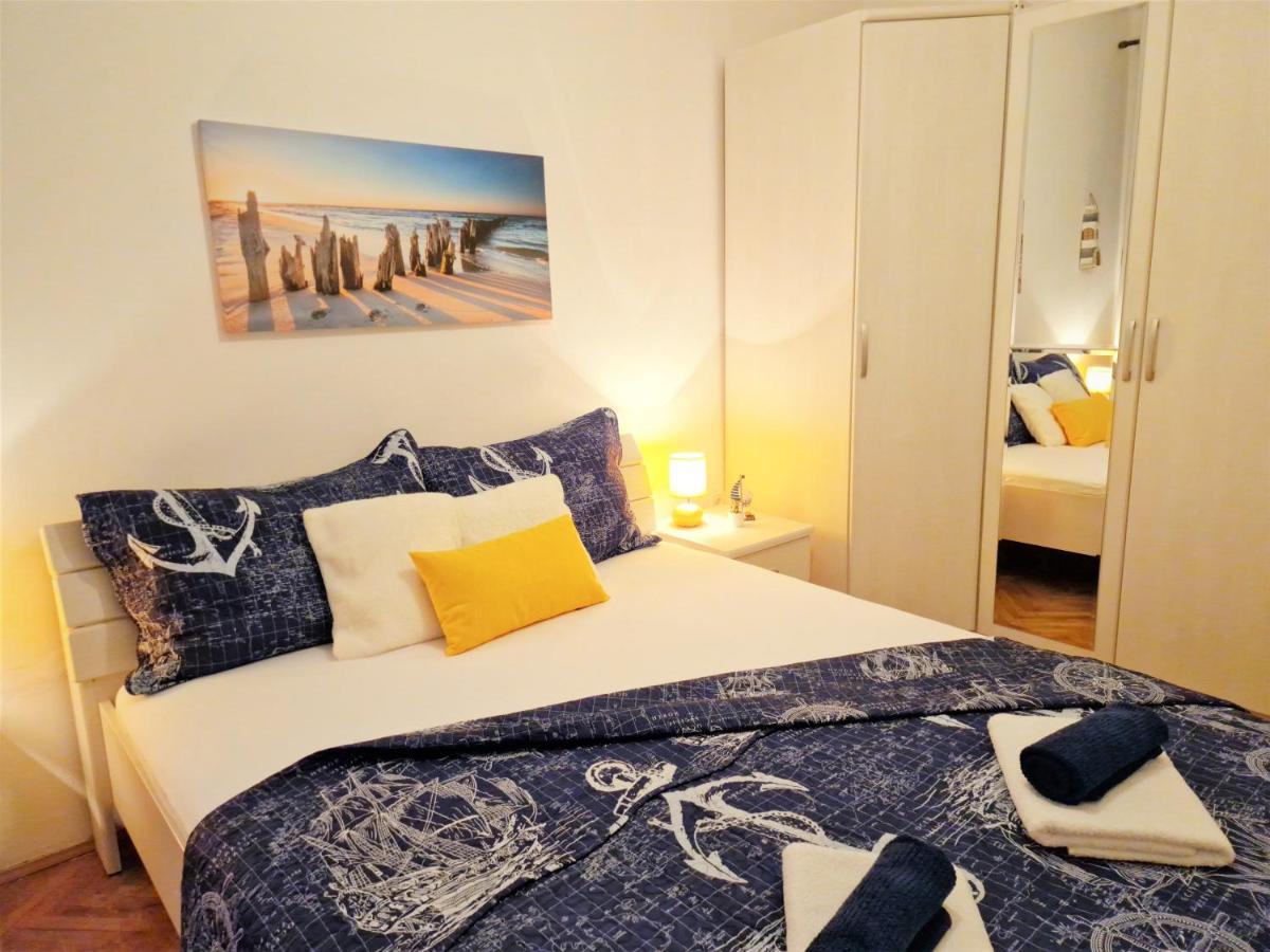Pirates' Bay Apartment - Omiš Buitenkant foto