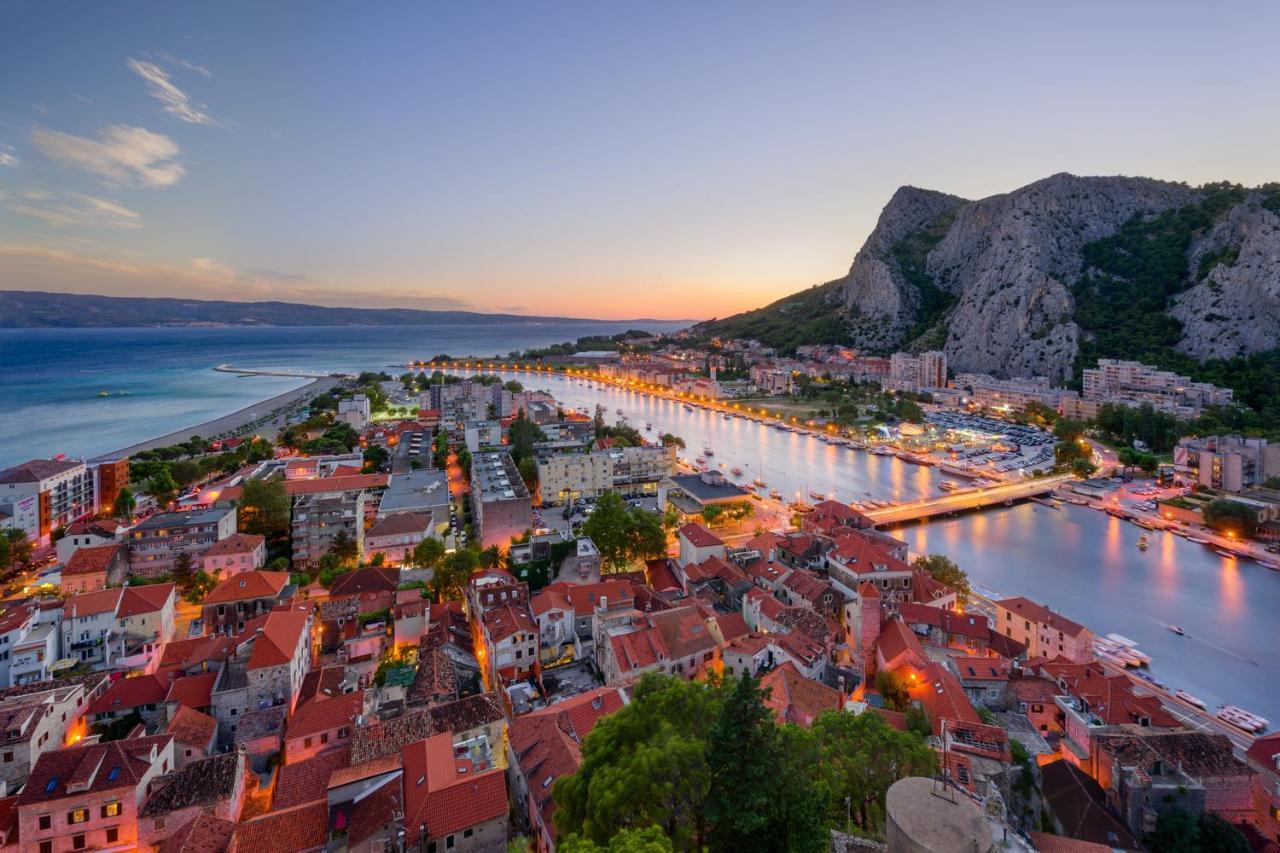 Pirates' Bay Apartment - Omiš Buitenkant foto